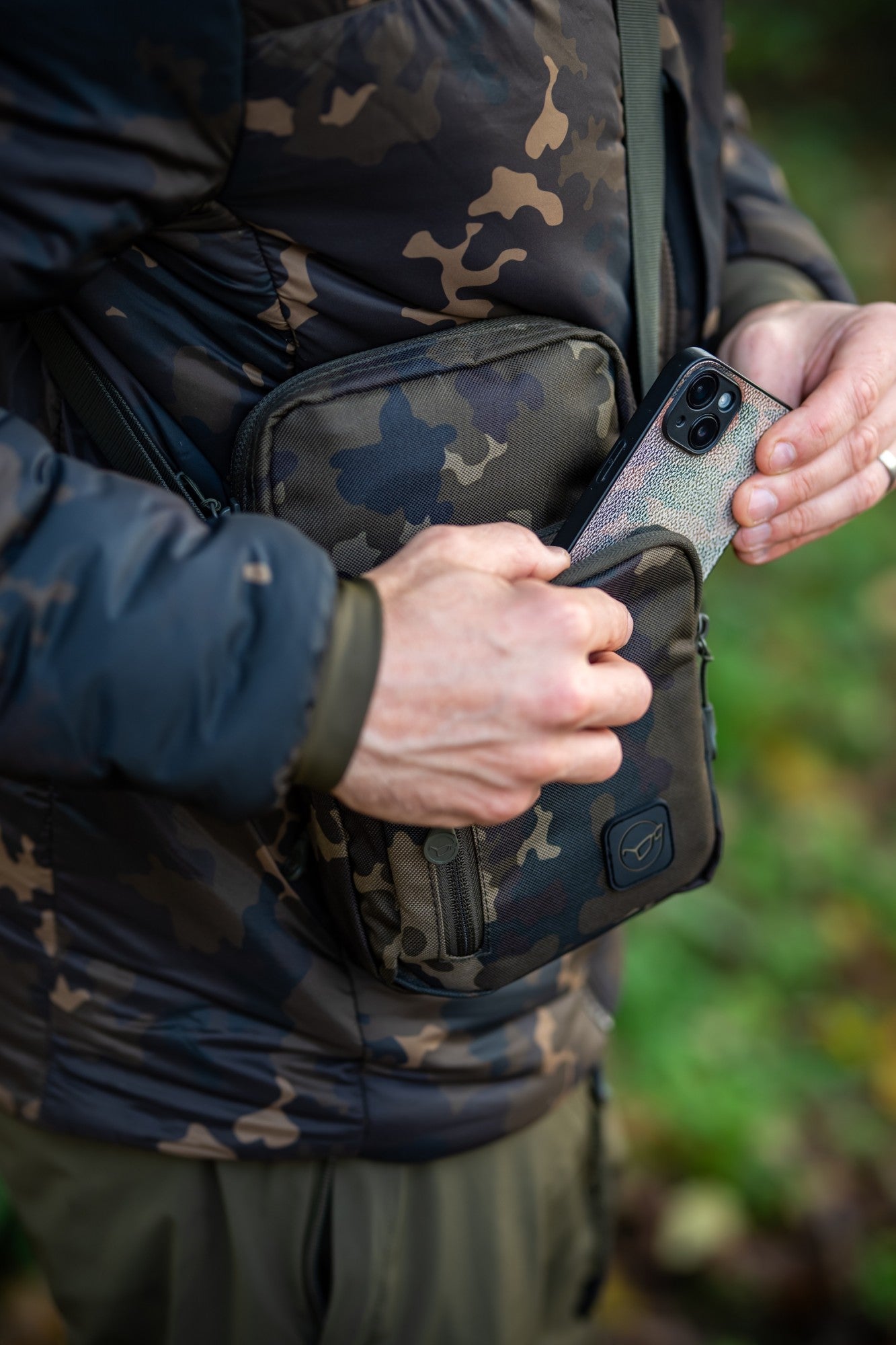 KORDA - Essentials Pouch | Dark Kamo