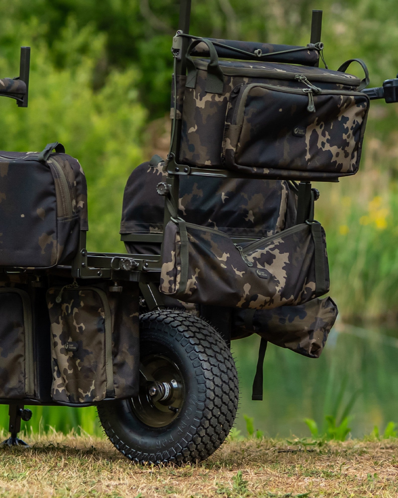 Carp Porter - Basic Front Bank Stick Bag Dark Kamo