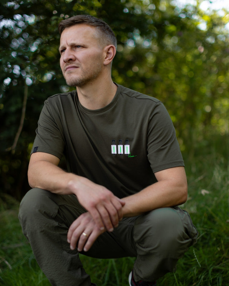 Load image into Gallery viewer, Korda - Bobbin Tee Black L
