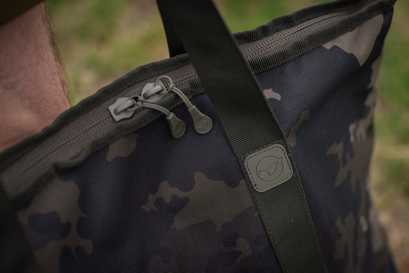 Load image into Gallery viewer, Korda Tote Bag | Dark Kamo
