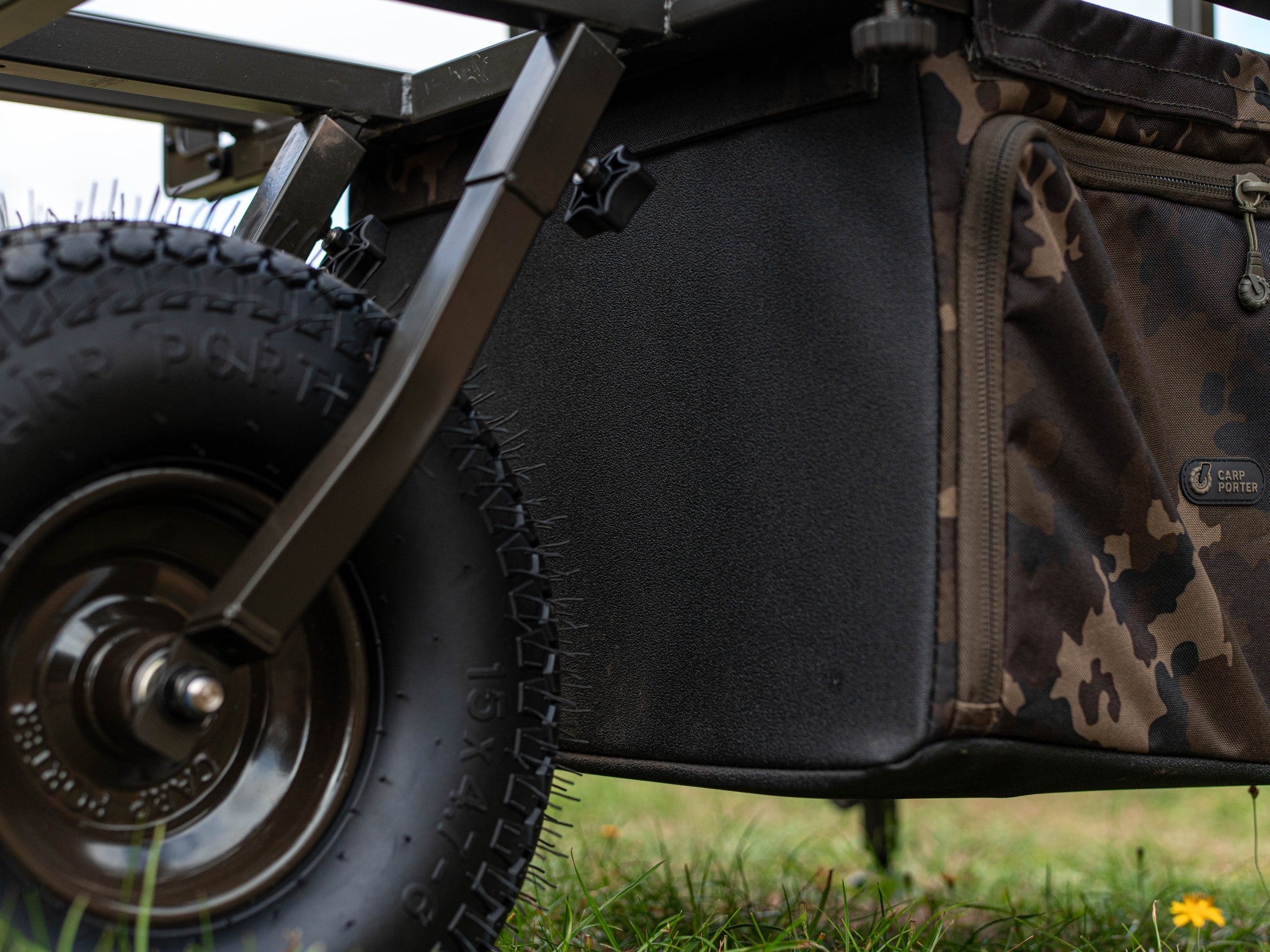 Carp Porter - Standard Drop-In Barrow Bag Dark Kamo