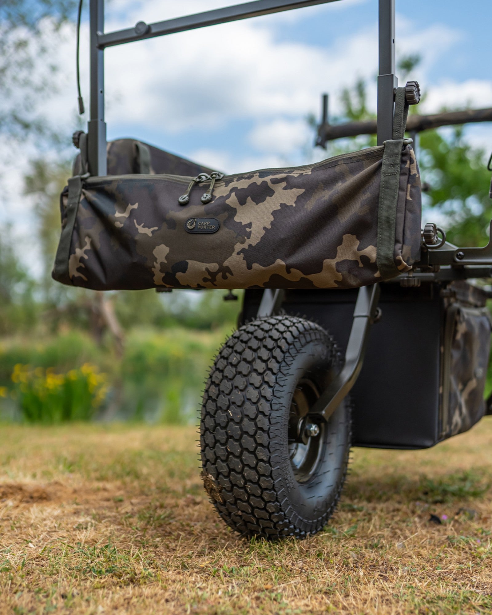 Carp Porter - Basic Front Bank Stick Bag Dark Kamo