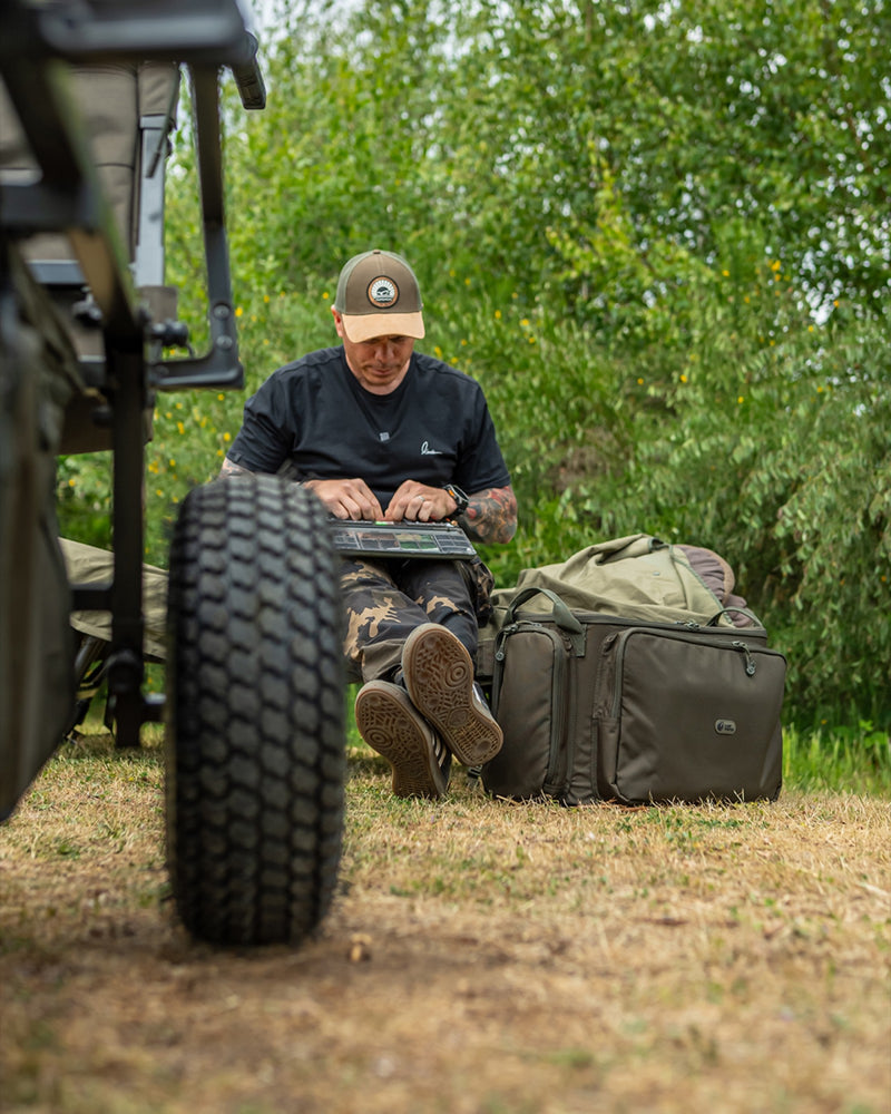 Load image into Gallery viewer, Carp Porter - Large Front Barrow Bag Green
