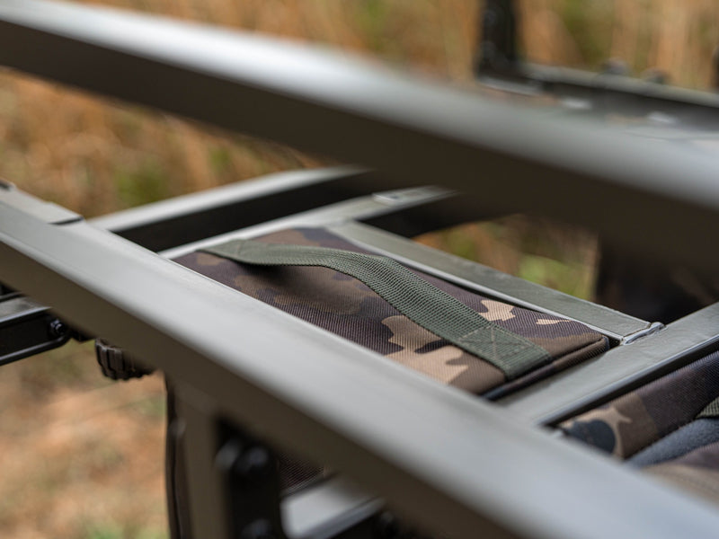 Load image into Gallery viewer, Carp Porter - Pannier Dark Kamo
