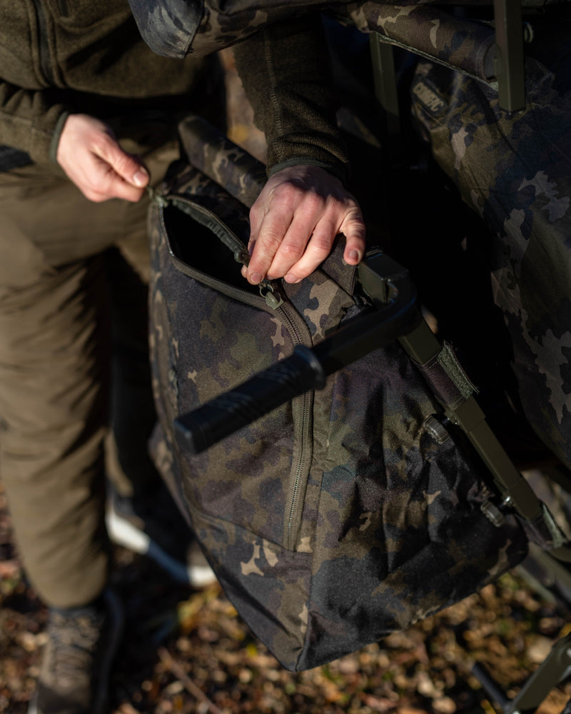 Load image into Gallery viewer, Carp Porter - Handle Bar Bag Dark Kamo
