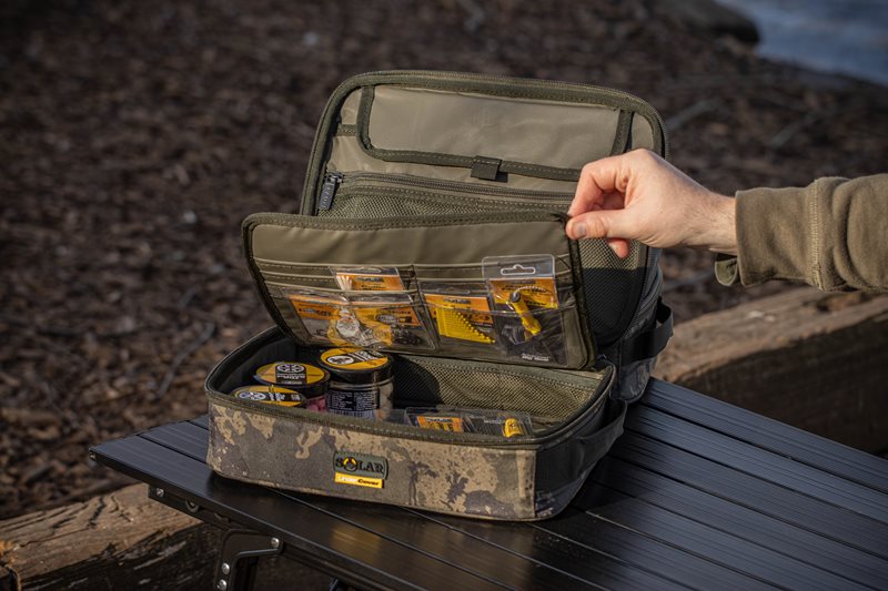 Load image into Gallery viewer, SOLAR TACKLE UNDERCOVER CAMO MULTIPOUCH - LARGE
