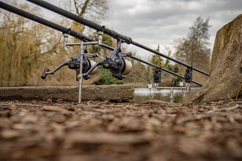 Load image into Gallery viewer, SOLAR TACKLE P1 PRO-LOC 2 ROD FRONT BUZZER BAR (WITH PRO-LOC THUMB SCREWS)
