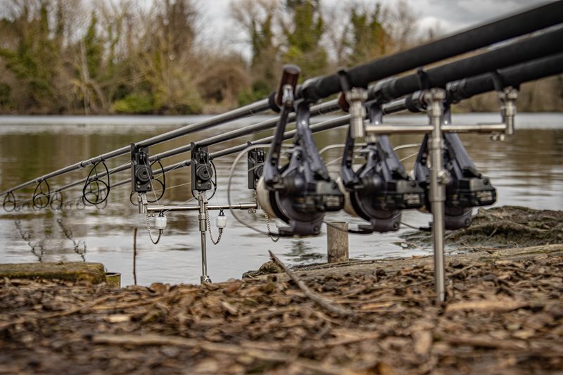 Load image into Gallery viewer, SOLAR TACKLE P1 PRO-LOC 3 ROD MEDIUM BUZZER BAR (WITH PRO-LOC THUMB SCREWS)
