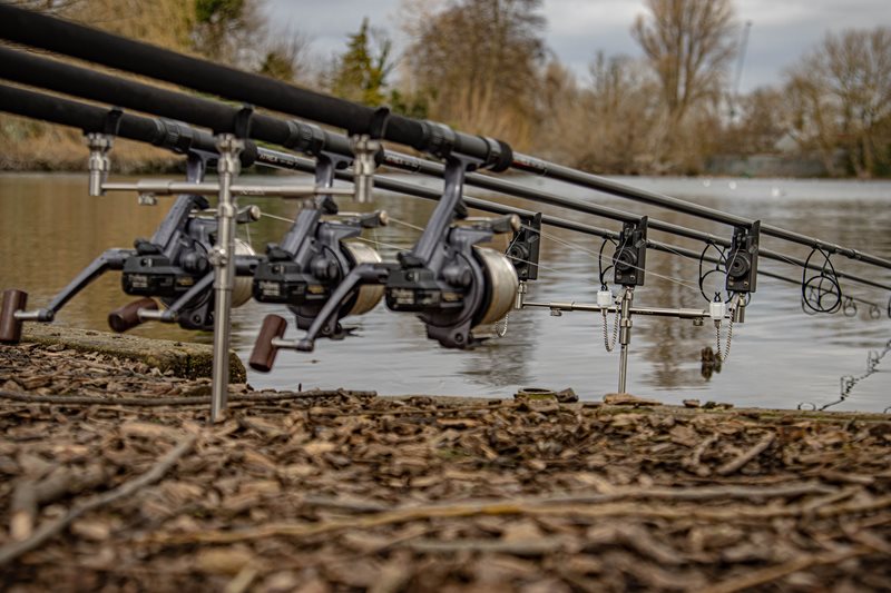 Load image into Gallery viewer, SOLAR TACKLE P1 PRO-LOC 3 ROD LARGE BUZZER BAR (WITH PRO-LOC THUMB SCREWS)
