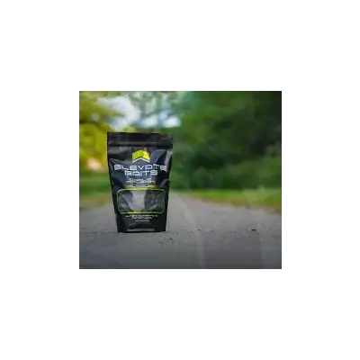 Black bag of elevate baits garlic infusion boilies 18mm 1kg with yellow logo and transparent window showing dark contents